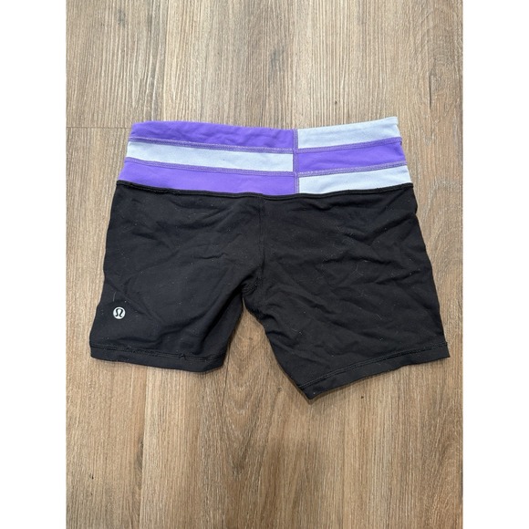 Lululemon Reversible Black Groove Short size 4 5" Inseam - Picture 1 of 7